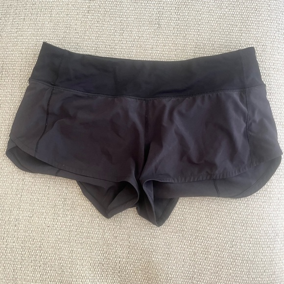 Lululemon Shorts Size 6 Low Rise - Picture 1 of 2